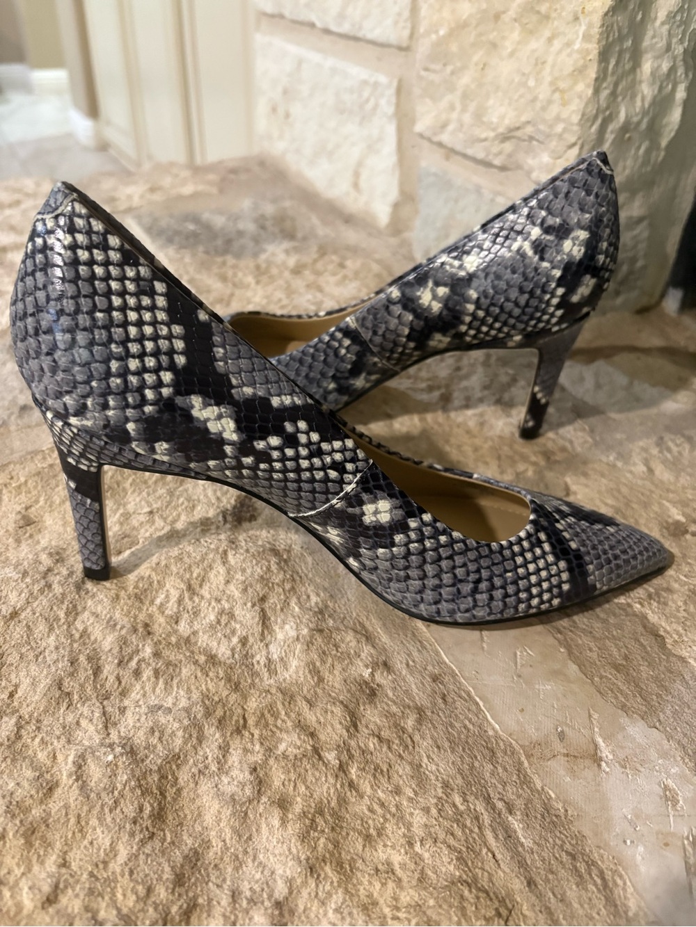 Marc Fisher LTD Genni Pump Size 8 in Snake Leather Print